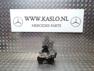 Used High pressure pump Mercedes E (W212) E-350 CDI V6 24V BlueEfficiency Price on request offered by kaslo auto parts