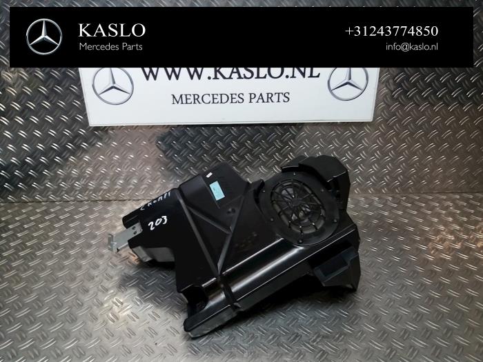 Używane Subwoofer Mercedes C Sportcoupé (C203) 1.8 C-180K 16V Cena na żądanie oferowane przez kaslo auto parts