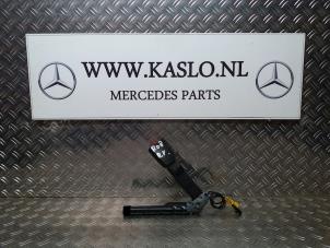 Used Front seatbelt buckle, right Mercedes R (W251) 3.0 320 CDI 24V 4-Matic Price on request offered by kaslo auto parts