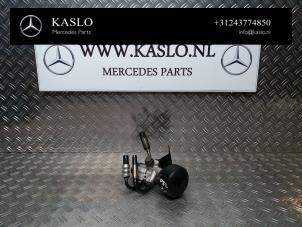 Begagnade Nivåkontrollventil Mercedes SL (R230) 5.0 SL-500 V8 24V Pris € 250,00 Marginaltabell erbjuds av kaslo auto parts