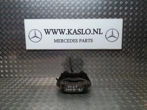 Usados Pinza de freno derecha delante Mercedes SL (R230) 5.0 SL-500 V8 24V Precio € 75,00 Norma de margen ofrecido por kaslo auto parts