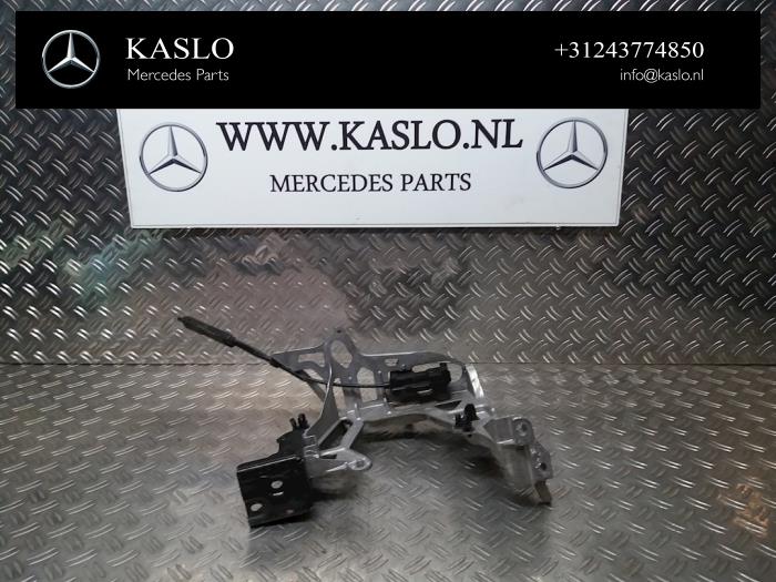 Używane Rama reflektora prawa Mercedes C (W205) C-220 2.2 CDI BlueTEC, C-220 d 16V Cena € 50,00 Procedura marży oferowane przez kaslo auto parts