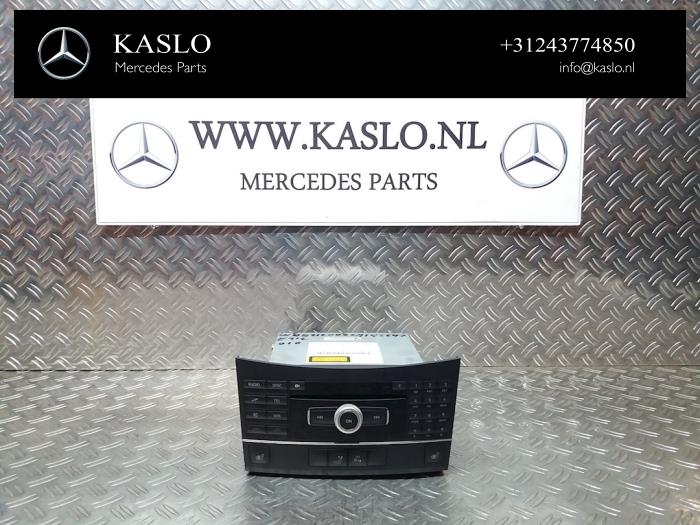 Używane Panel obslugi radia Mercedes E (W212) E-220 CDI 16V BlueEfficiency,BlueTEC Cena € 150,00 Procedura marży oferowane przez kaslo auto parts