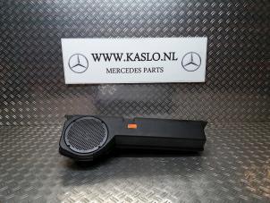 Usados Subwoofer Mercedes ML II (164/4JG) 3.0 ML-280 CDI 4-Matic V6 24V Precio € 100,00 Norma de margen ofrecido por kaslo auto parts