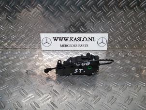 Used Central locking motor Mercedes C Estate (S204) 1.8 C-180K 16V Price € 50,00 Margin scheme offered by kaslo auto parts