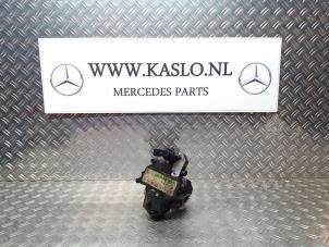 Usagé Pompe diesel Mercedes E (W211) 3.0 E-320 CDI V6 24V Prix € 175,00 Règlement à la marge proposé par kaslo auto parts