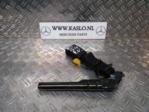Used Front seatbelt buckle, right Mercedes ML II (164/4JG) 3.0 ML-280 CDI 4-Matic V6 24V Price € 50,00 Margin scheme offered by kaslo auto parts