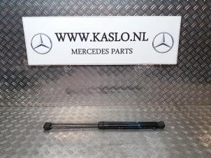 Gebrauchte Set Gasdämpfer Heckklappe Mercedes A (W176) 1.6 A-180 16V Preis auf Anfrage angeboten von kaslo auto parts