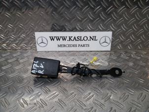 Used Front seatbelt buckle, right Mercedes A (W176) 1.6 A-180 16V Price € 50,00 Margin scheme offered by kaslo auto parts