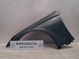 Used Front wing, left Mercedes CLS (C219) 500 5.0 V8 24V Price € 200,00 Margin scheme offered by kaslo auto parts