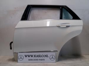 Używane Drzwi lewe tylne wersja 4-drzwiowa Mercedes E Estate (S212) E-220 CDI 16V BlueEfficiency,BlueTEC Cena € 250,00 Procedura marży oferowane przez kaslo auto parts