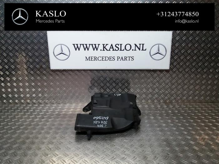 Begagnade Luftfilterhus Mercedes C (W204) 3.0 C-320 CDI V6 24V Pris på förfrågan erbjuds av kaslo auto parts