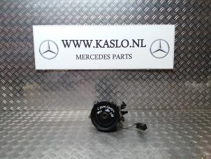 Usagé Pompe direction assistée Mercedes C (C204) 1.8 C-180 CGI 16V BlueEfficiency Prix € 100,00 Règlement à la marge proposé par kaslo auto parts