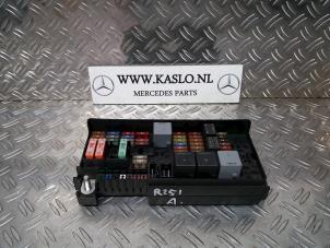 Usagé Boîte à fusibles Mercedes R (W251) 3.0 320 CDI 24V 4-Matic Prix € 50,00 Règlement à la marge proposé par kaslo auto parts