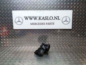 Usagé Support (divers) Mercedes E (W212) E-200 CDI 16V BlueEfficiency,BlueTEC Prix sur demande proposé par kaslo auto parts
