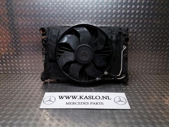 Air conditioning condenser from a Mercedes-Benz E (W212) E-220 CDI 16V BlueEfficiency 2010