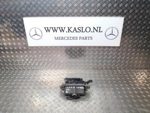 Używane Nabój pokrywy silnika Mercedes C (C204) 1.8 C-180 CGI 16V BlueEfficiency Cena € 50,00 Procedura marży oferowane przez kaslo auto parts