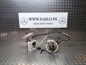 Używane Elektryczna pompa paliwa Mercedes C (C204) 1.8 C-180 CGI 16V BlueEfficiency Cena € 100,00 Procedura marży oferowane przez kaslo auto parts