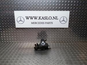 Used High pressure pump Mercedes E (W211) 2.2 E-200 CDI 16V Price € 200,00 Margin scheme offered by kaslo auto parts
