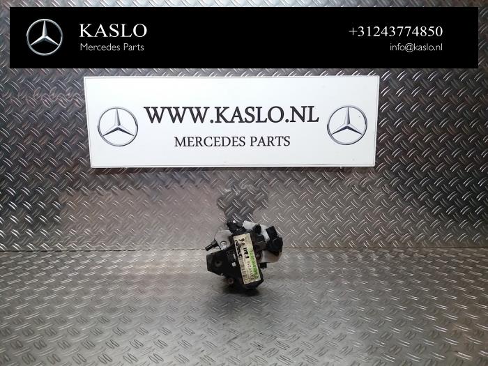 Begagnade Högtryckspump Mercedes E (W211) 3.0 E-320 CDI 24V Pris på förfrågan erbjuds av kaslo auto parts