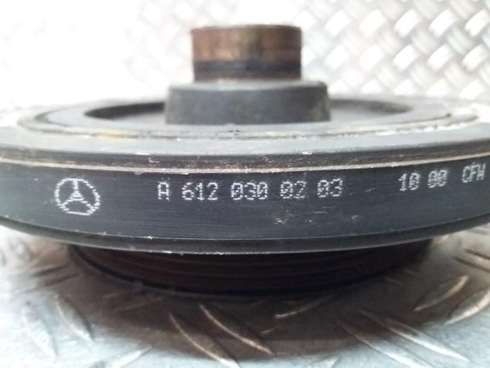 Crankshaft pulley from a Mercedes-Benz ML I (163) 2.7 270 CDI 20V Kat. 2003