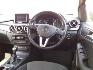 Używane Wyswietlacz wewnetrzny Mercedes B (W246,242) 1.5 B-180 CDI 16V Cena € 50,00 Procedura marży oferowane przez kaslo auto parts