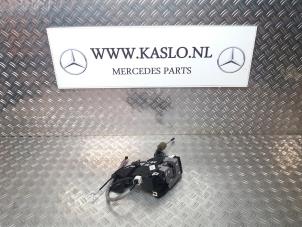 Gebrauchte Türschlossmechanik 4-türig rechts vorne Mercedes C (W204) 2.2 C-200 CDI 16V Preis auf Anfrage angeboten von kaslo auto parts