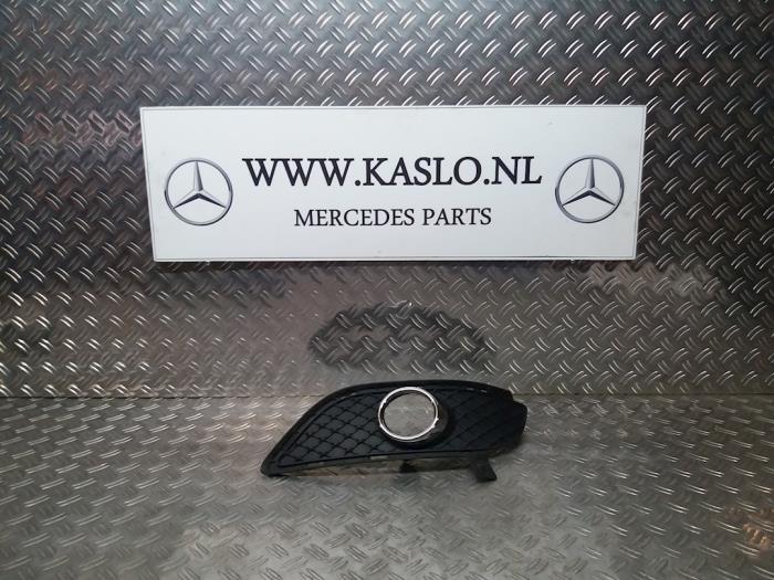 Fog light cover plate, right from a Mercedes-Benz B (W246,242) 1.5 B-180 CDI 16V 2013