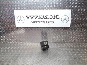 Used Radiator fluid heating module Mercedes S (W220) 3.2 S-320 18V Price on request offered by kaslo auto parts