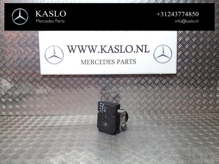 Używane Pompa ABS Mercedes C (C204) 1.8 C-180 CGI 16V BlueEfficiency Cena € 100,00 Procedura marży oferowane przez kaslo auto parts