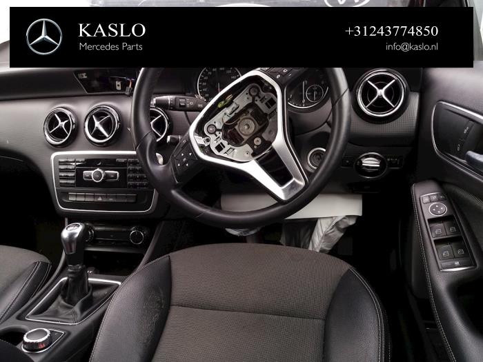 Innerdisplay Mercedes A (W176), 2012 / 2018 1.5 A-180 CDI, A-180d 16V, Halvkombi (Hatchback), Diesel, 1.461cc, 80kW (109pk), FWD, OM607951; K9K, 2012-06 / 2018-05, 176.012; 176.212 (Begagnad)