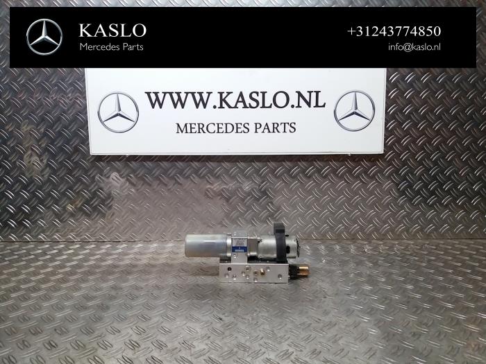 Begagnade Hydraulpump Mercedes SLK (R171) 1.8 200 K 16V Pris € 175,00 Marginaltabell erbjuds av kaslo auto parts