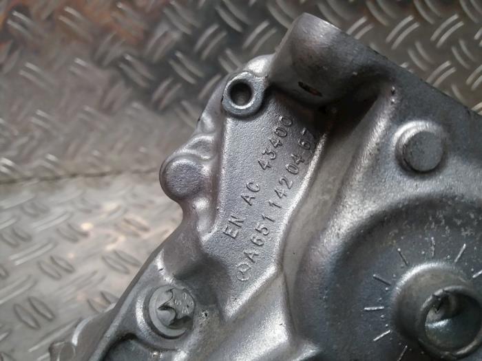 EGR valve from a Mercedes-Benz C (W204) 2.2 C-220 CDI 16V BlueEFFICIENCY 2012