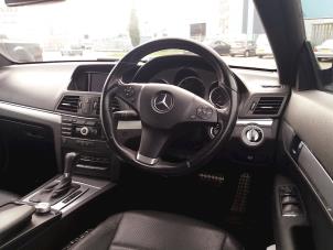 Usados Panel de control de radio Mercedes E (C207) E-350 CDI V6 24V Precio € 100,00 Norma de margen ofrecido por kaslo auto parts