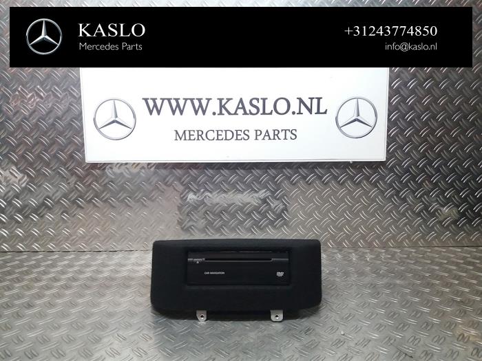 Używane Odtwarzacz DVD Mercedes SLK (R171) 3.5 350 V6 24V Cena € 125,00 Procedura marży oferowane przez kaslo auto parts