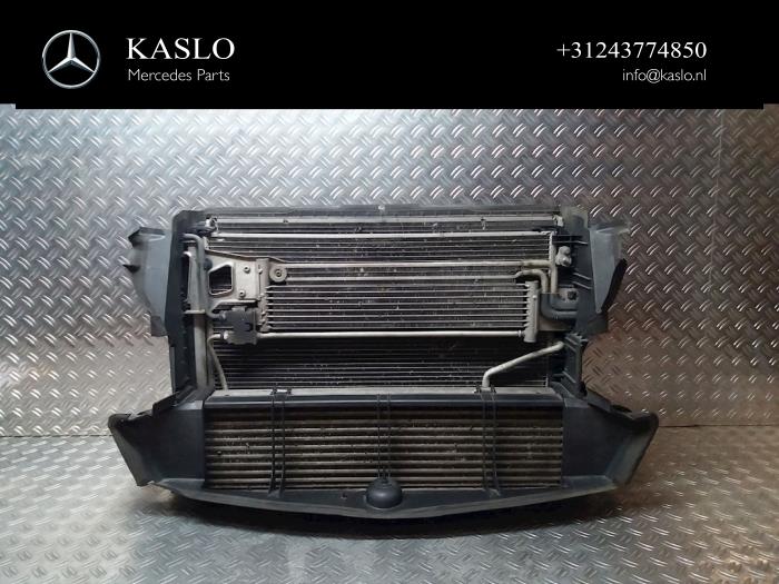 Usagé Radiateur Mercedes E (C207) E-350 CDI V6 24V Prix € 100,00 Règlement à la marge proposé par kaslo auto parts