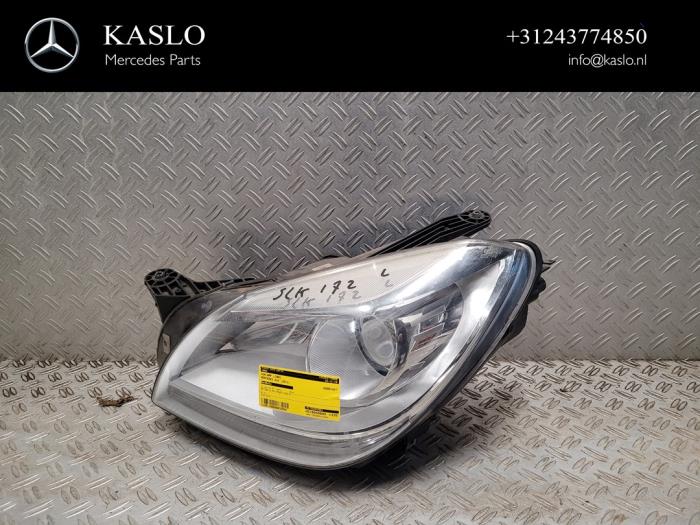 Headlight, left from a Mercedes-Benz SLK (R172) 1.8 200 16V BlueEFFICIENCY 2011