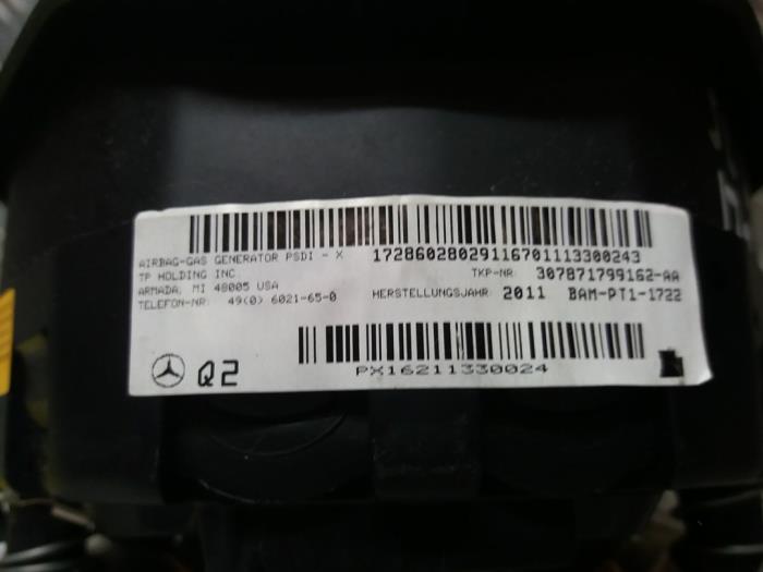 Left airbag (steering wheel) from a Mercedes-Benz SLK (R172) 1.8 200 16V BlueEFFICIENCY 2011