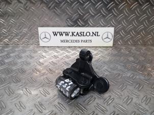 Gebrauchte Scharnier Tür links hinten Mercedes E (W212) E-250 CDI 16V BlueEfficiency Preis auf Anfrage angeboten von kaslo auto parts