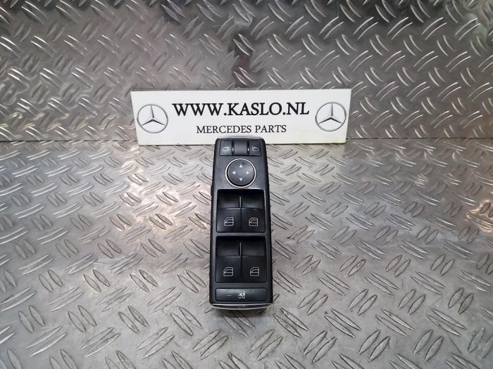 Multi-functional window switch from a Mercedes-Benz CLA (117.3) 1.6 CLA-180 16V 2013