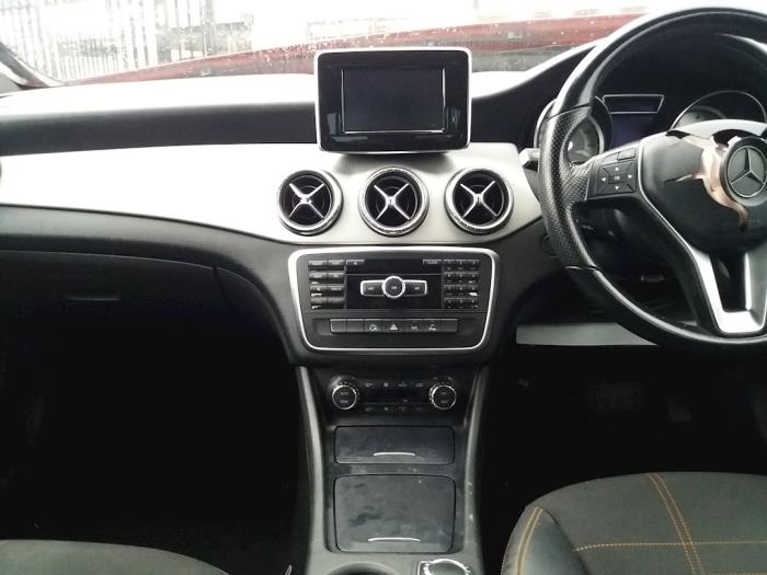 Interior display from a Mercedes-Benz CLA (117.3) 2.2 CLA-220 CDI 16V 2014