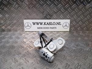 Gebrauchte Scharnier Tür links vorne Mercedes C (W204) 2.2 C-250 CDI 16V BlueEFFICIENCY Preis auf Anfrage angeboten von kaslo auto parts