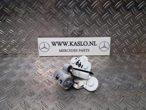 Used Rear door hinge, left Mercedes C (W204) 2.2 C-250 CDI 16V BlueEFFICIENCY Price on request offered by kaslo auto parts