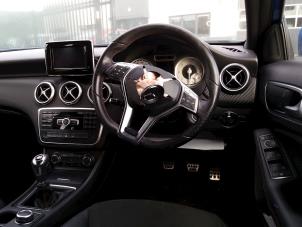 Usados Pantalla interior Mercedes A (W176) 1.5 A-180 CDI, A-180d 16V Precio € 50,00 Norma de margen ofrecido por kaslo auto parts