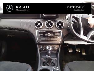 Innerdisplay från en Mercedes-Benz A (W176) 1.5 A-180 CDI, A-180d 16V 2013