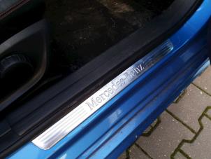 Usados Placa del desgaste del travesaño de la puerta derecha Mercedes A (W176) 1.5 A-180 CDI, A-180d 16V Precio de solicitud ofrecido por kaslo auto parts