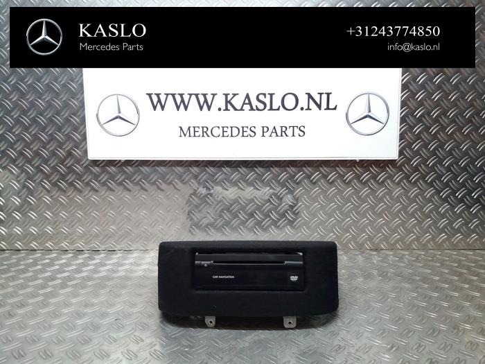 Używane Odtwarzacz DVD Mercedes SLK (R171) 1.8 200 K 16V Cena € 125,00 Procedura marży oferowane przez kaslo auto parts