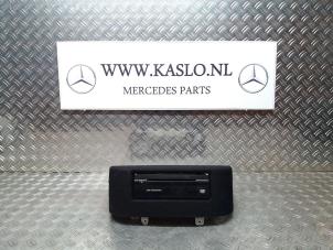 Used DVD player Mercedes SLK (R171) 1.8 200 K 16V Price € 125,00 Margin scheme offered by kaslo auto parts