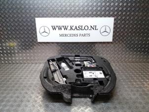 Used Jack set Mercedes SLK (R171) 1.8 200 K 16V Price on request offered by kaslo auto parts