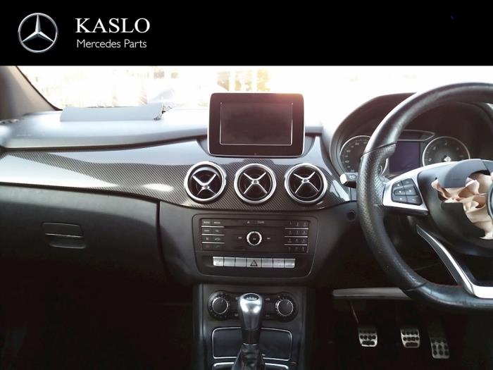 Interior display from a Mercedes-Benz B (W246,242) 1.5 B-180 CDI 16V 2015